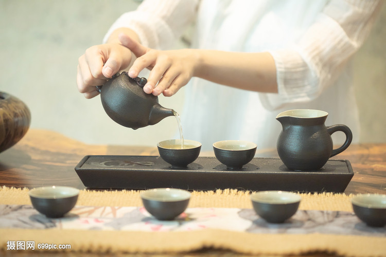 ob体育一块走一块演来看“万里茶道万里情”！