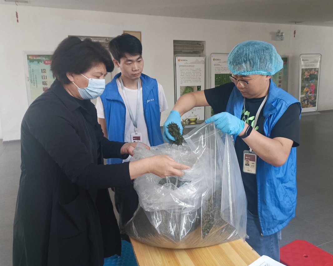 ob体育江苏省仪征市商场拘押局月塘分局展开茶叶专项抽检(图1)